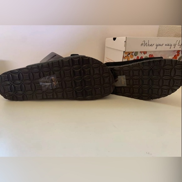 MUK LUKS Black Buckle-Accent Valerie Terra Turf Sandal Women Size 9 Women Sandal - Picture 10 of 13